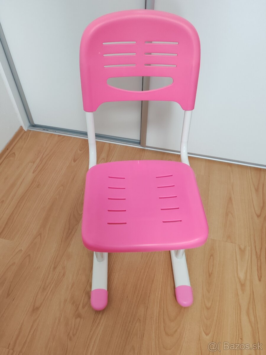 Výškovo nastaviteľná stolička