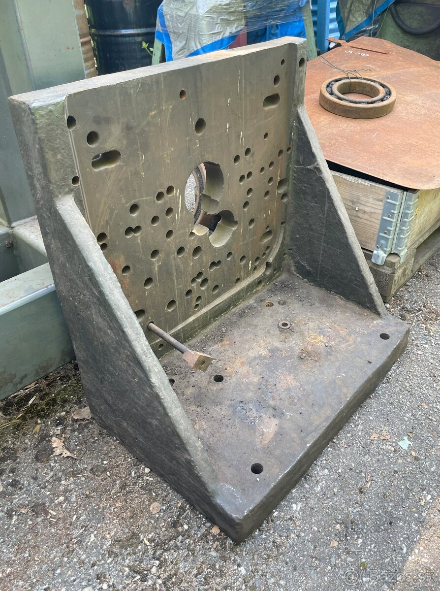 Uholník k horizontke 700x700 mm