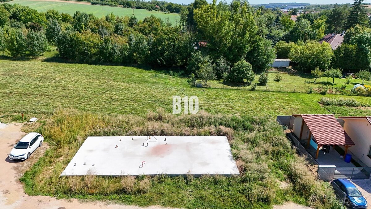 Pozemok so základovou doskou - 575 m2 - Čeľadice