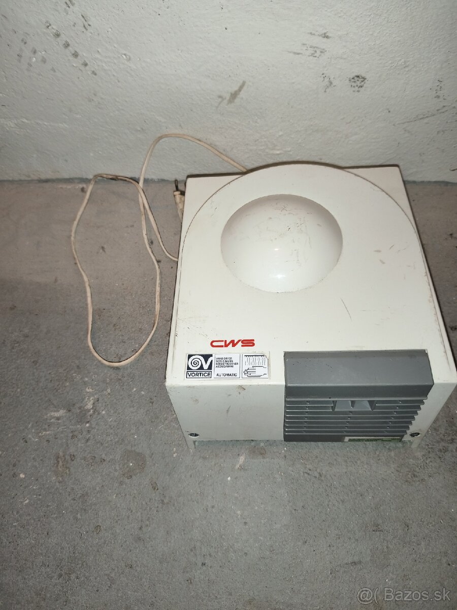 Vyhrievaný Sušič rúk