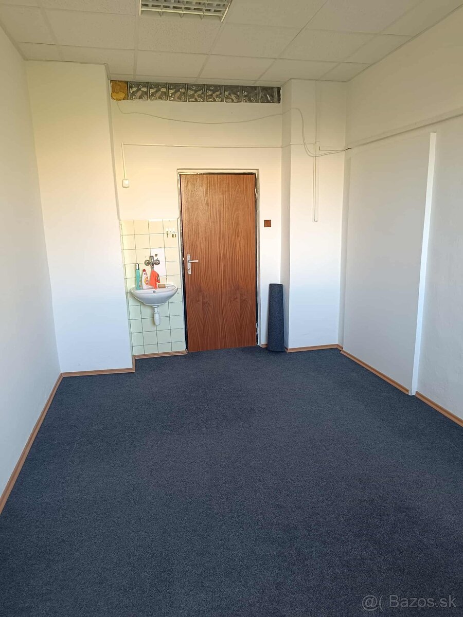 Na prenájom sklad 15 m2 Banská Bystrica