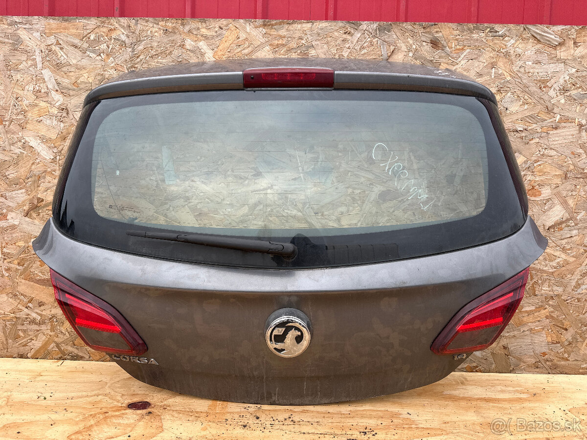 PRODÁM PÁTE DVEŘE, ZADNÍ VÍKO KUFRU OPEL CORSA E
