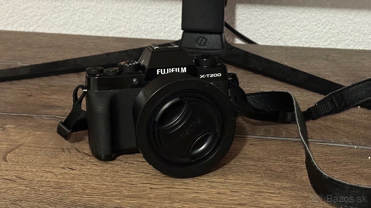 Fujifilm X-T200