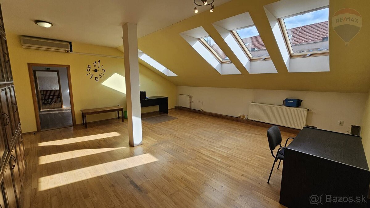 Prenájom troch kancelárií, 87 m², Farská 10, Nitra