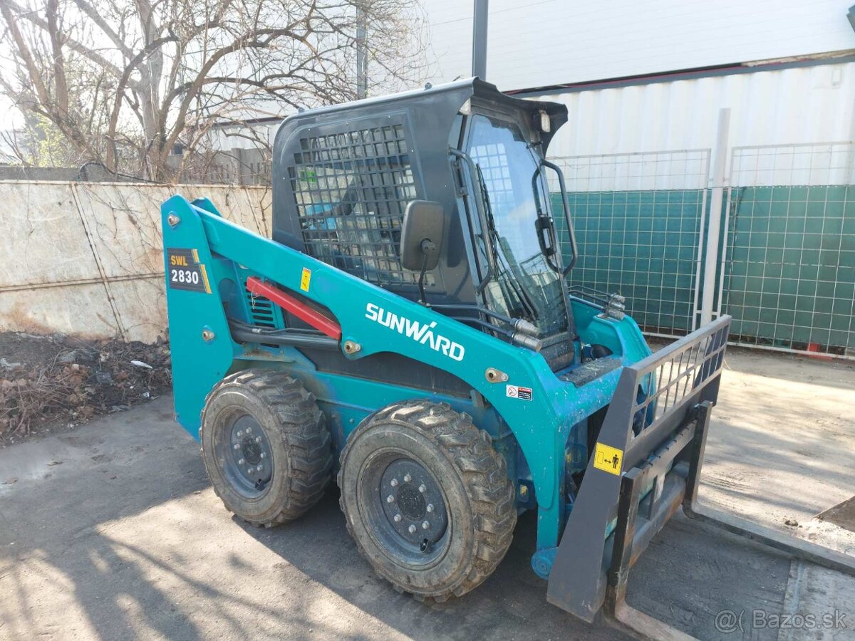 šmykom riadený čelný nakladač Sunward SWL2830