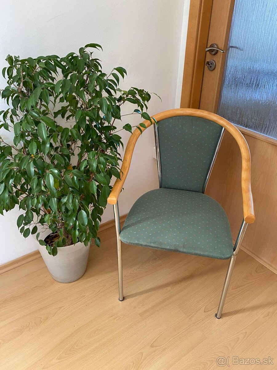 Jedálenské stoličky