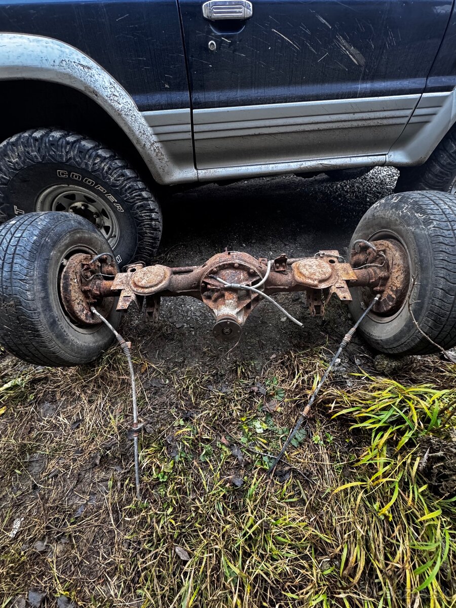 Pajero 2 zadna naprava