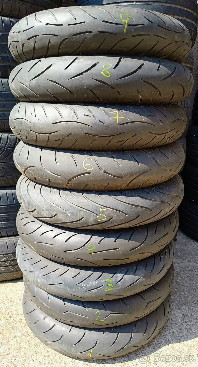 predne moto pneumatiky 120/70 ZR17 a jedna 110/70 ZR17