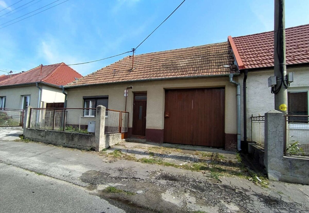 Predám rodinný dom - Hlohovec, rovinatý pozemok