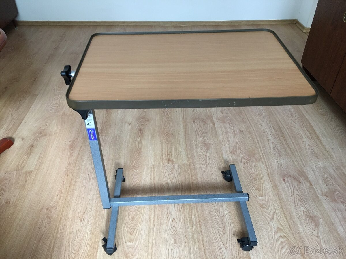 Lozkovy stolík pre imobilných