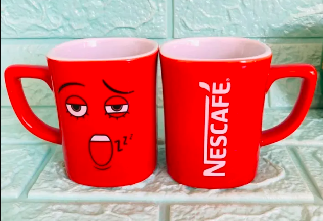 Predám červené hrnčeky NESCAFÉ - klasické i tie s ksichtíkom