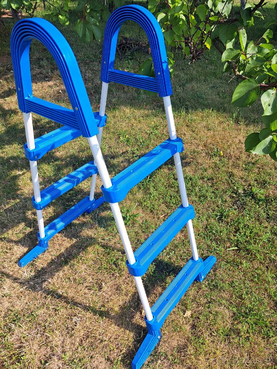 Schodíky do bazéna