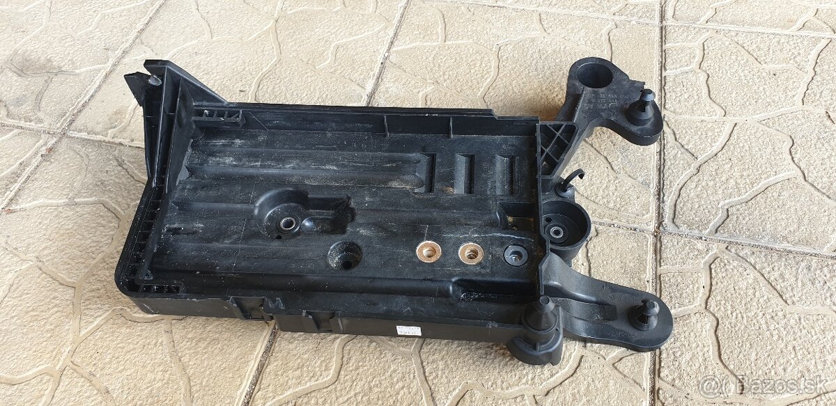 Drziak baterie Octavia 3
