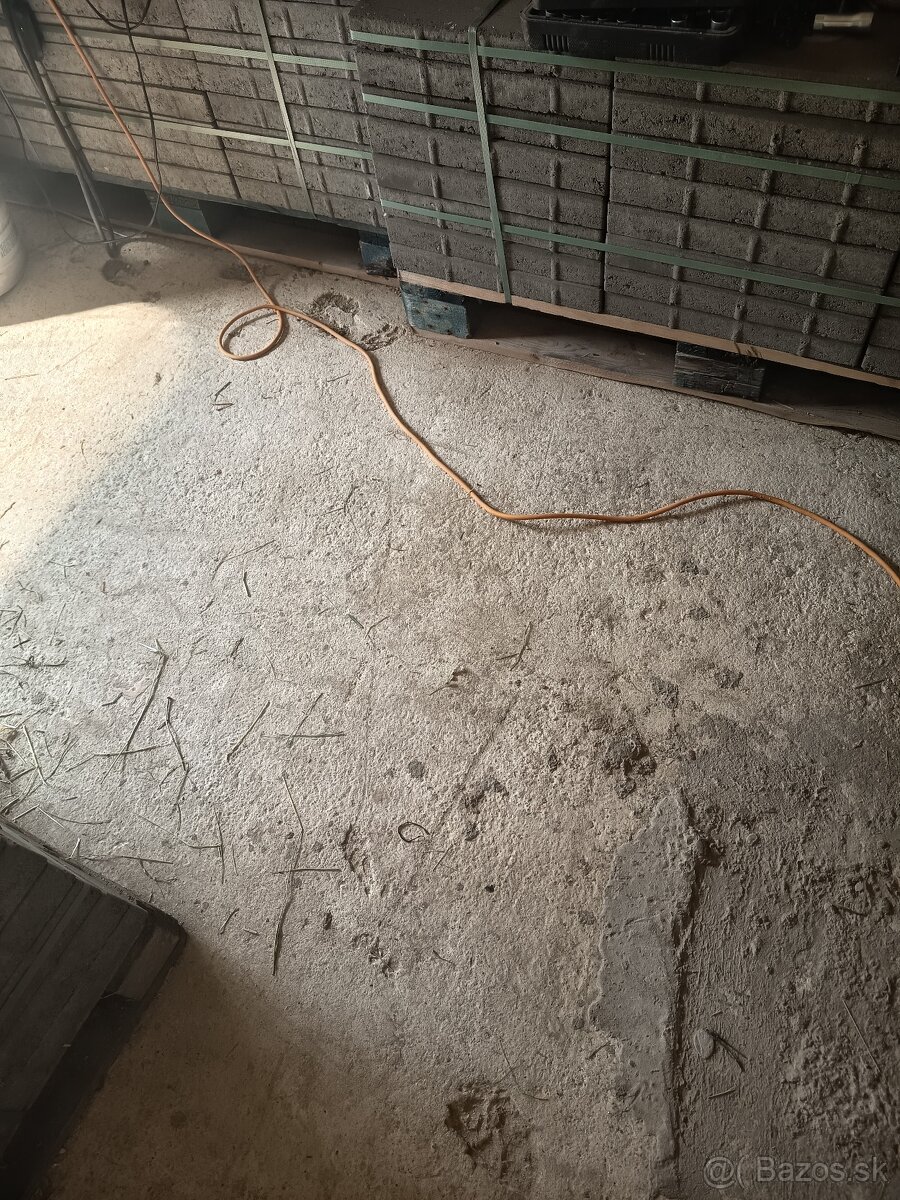 Predám dlažbu 40x40 betonova