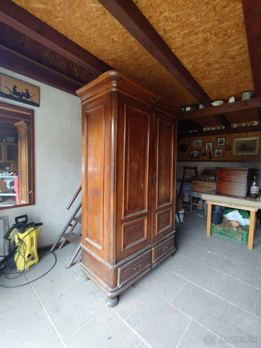 skrina z pred roka 1900