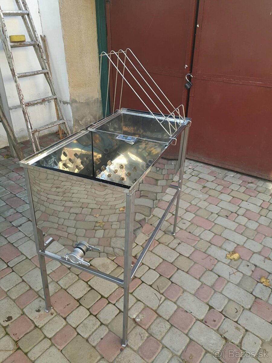 Odvieckovaci stol + stojan 1m