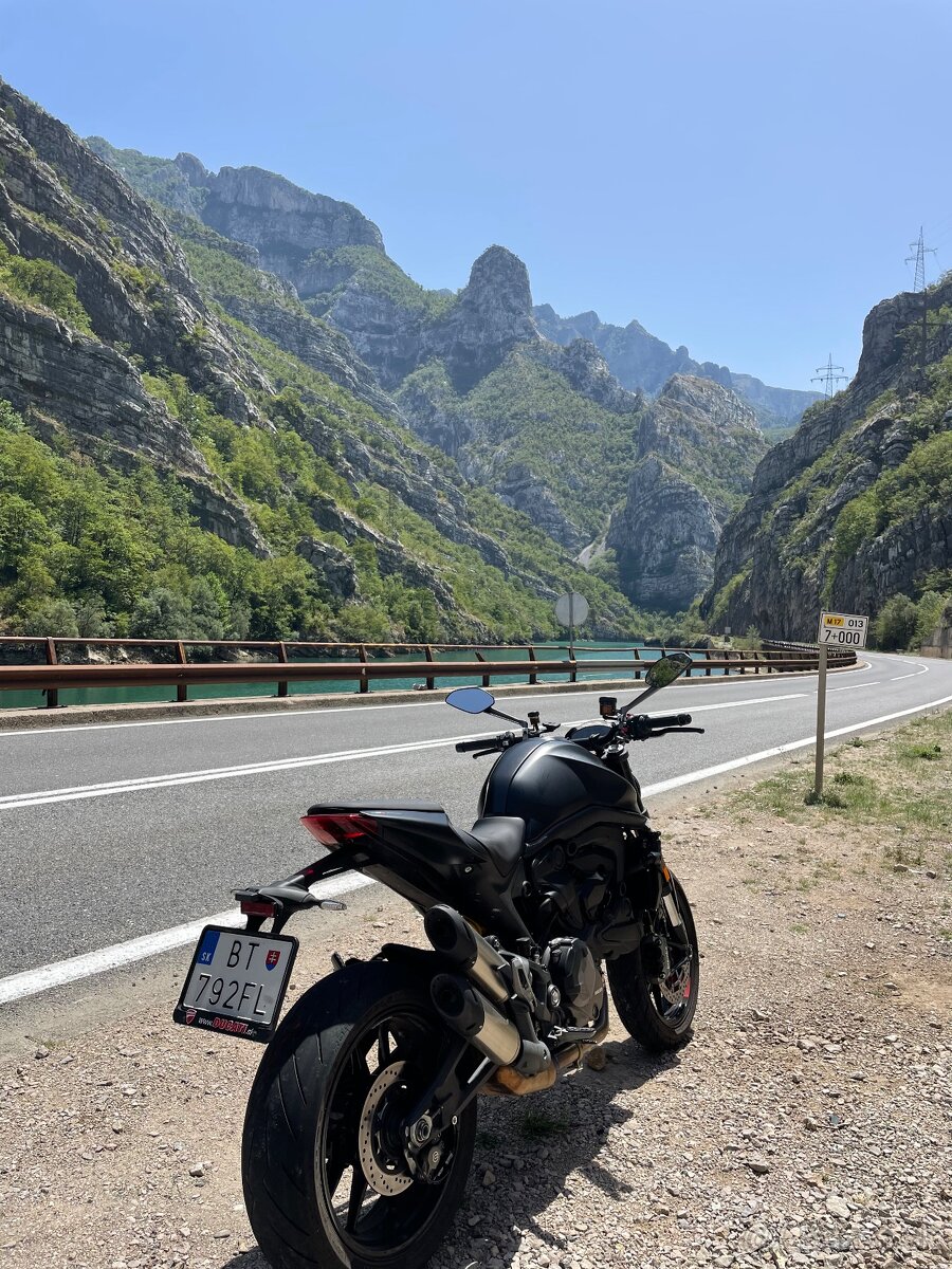 Ducati Monster Plus 937