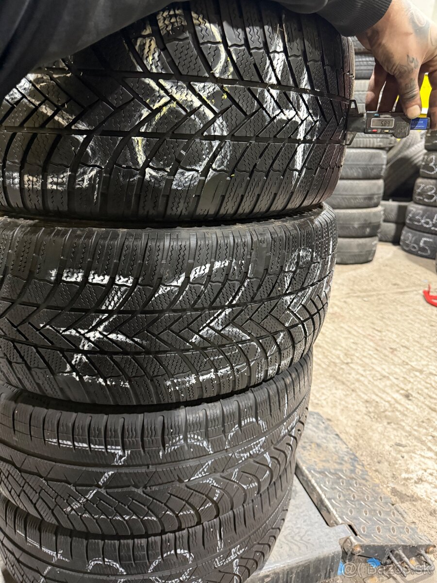 Z384 4ks zimné 245/45R18