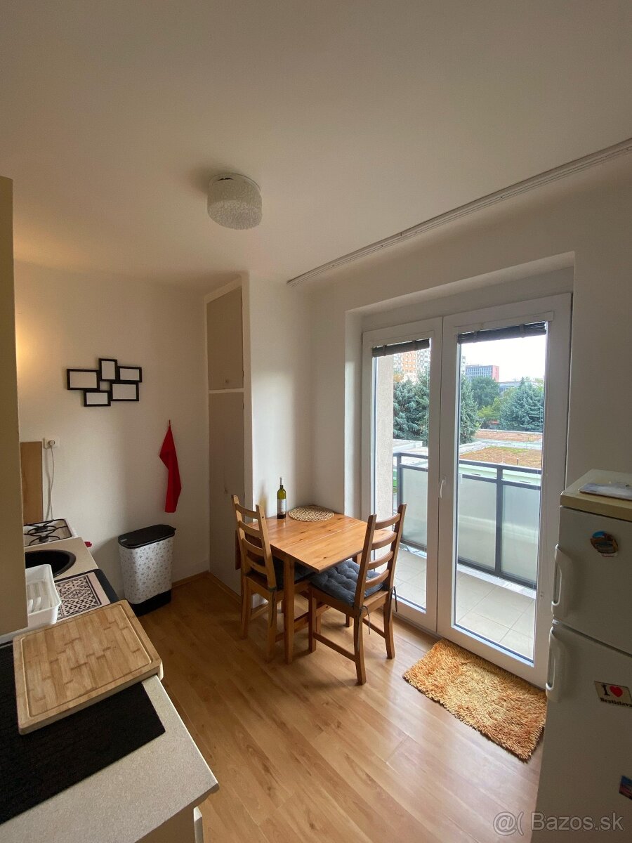 Ružinov 2 izbový byt s balkónom