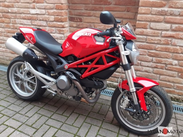 Motocykel Ducati Monster 1100