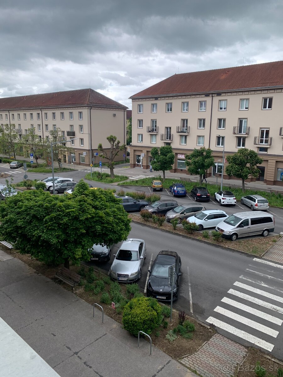 NA PREDAJ 1i tehlový byt v centre mesta Žiar nad Hronom