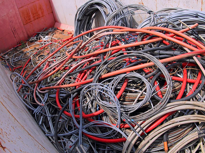 Zháňam elektroinštalačné kable, odpadové káble, zvyšky