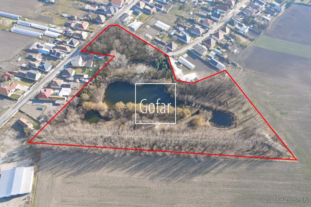 Rozľahlý pozemok s jazerom (27.628m2) na rekreačnú výstavbu