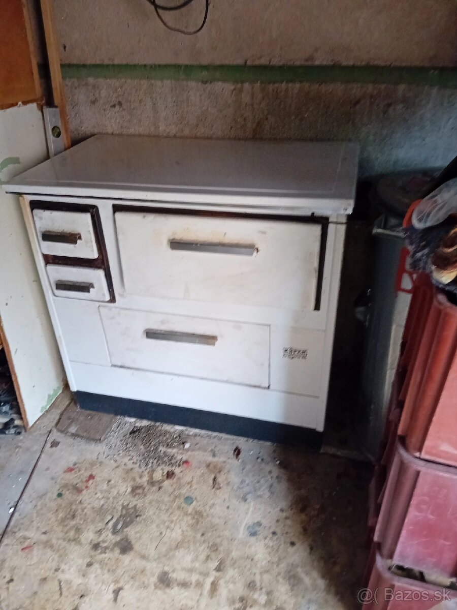Predám piecku aj s rurami a kolenami za 350 eur.
