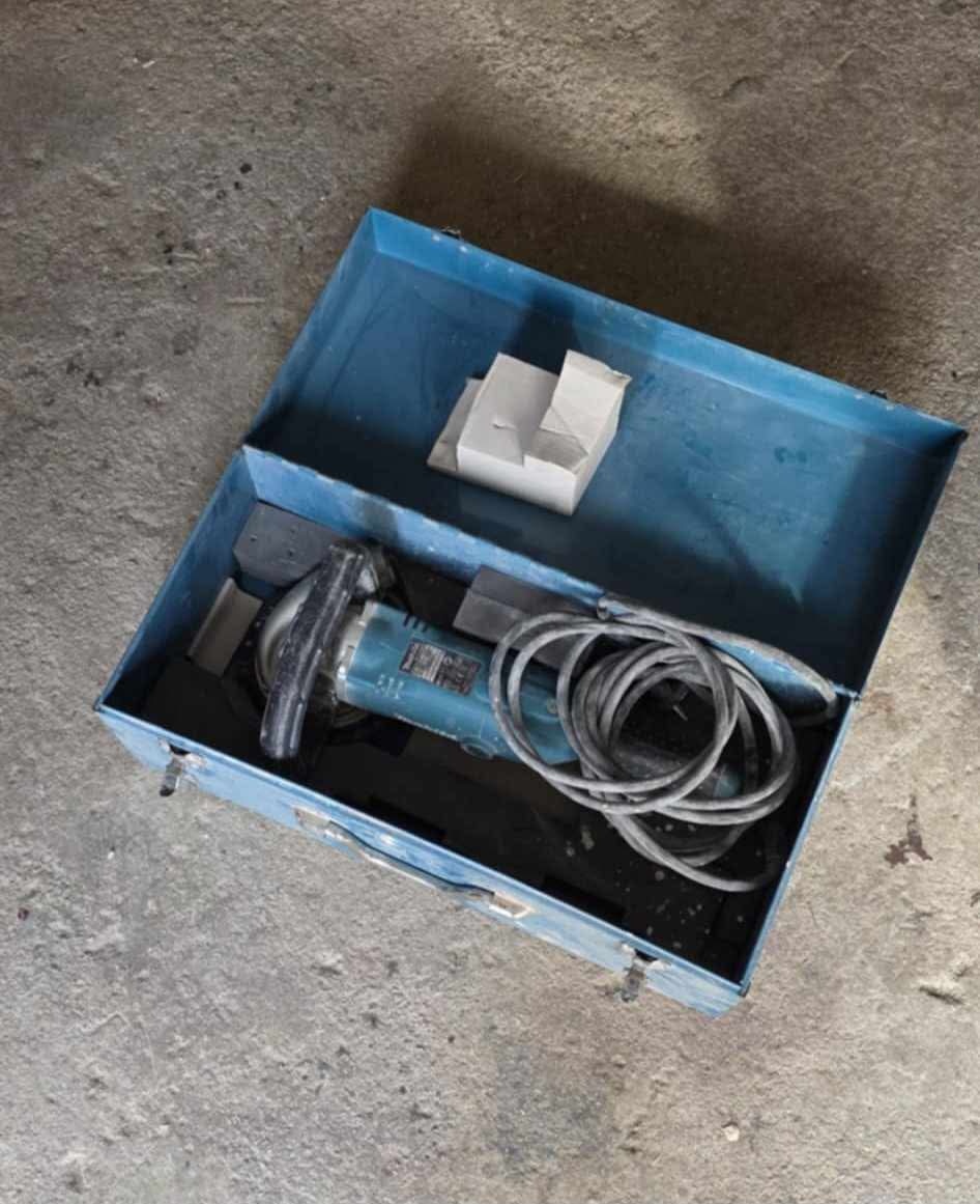 Bruska na beton makita