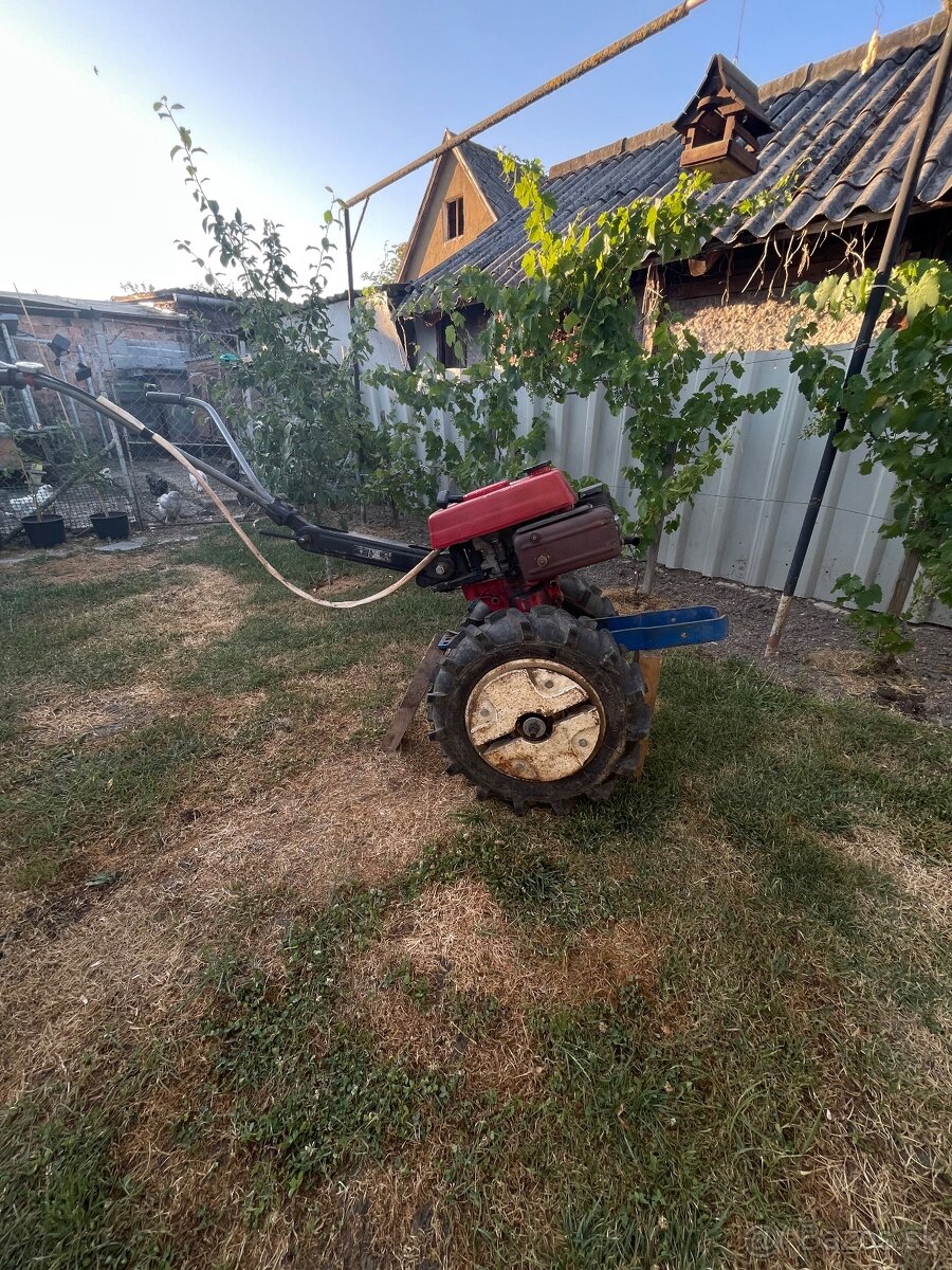 PREDÁM MALOTRAKTOR ZNAČKY VARI