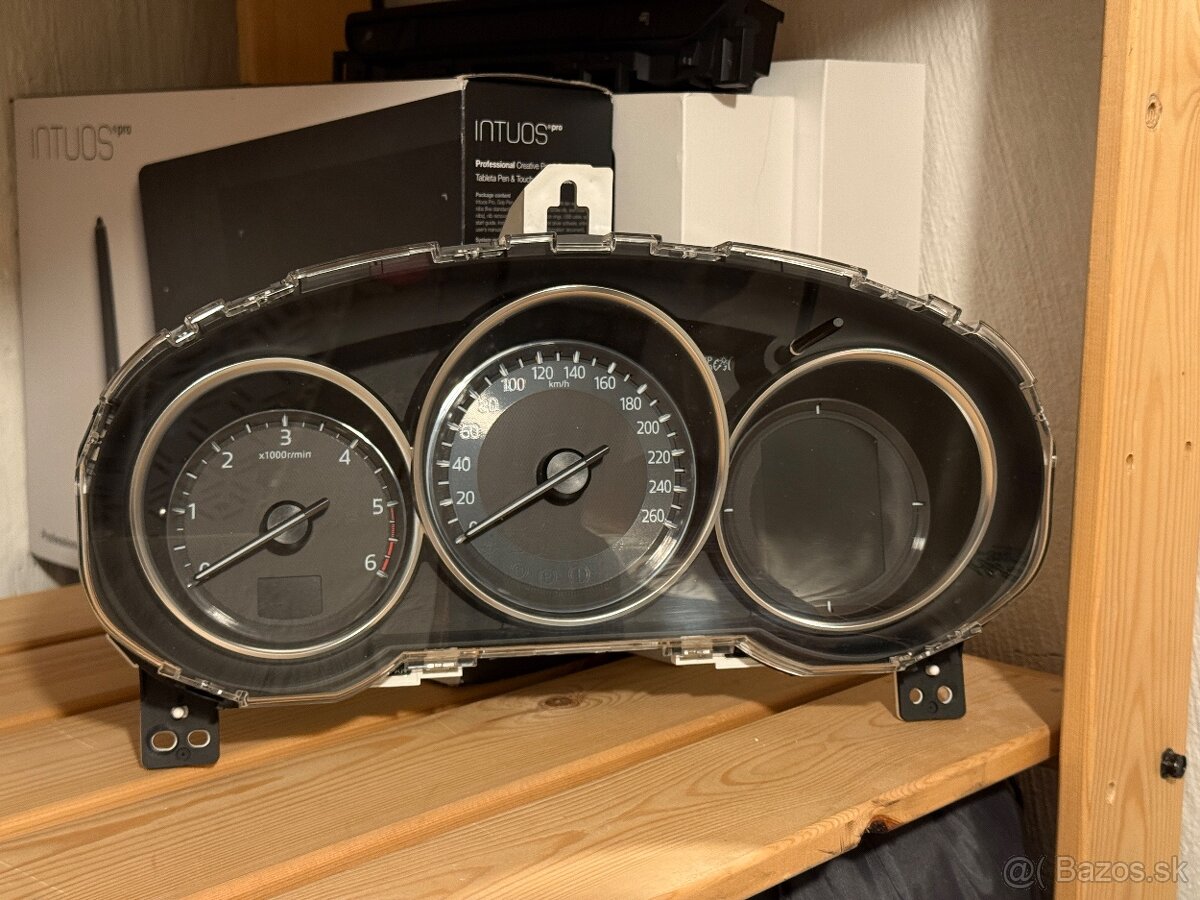 Mazda 6 budiky