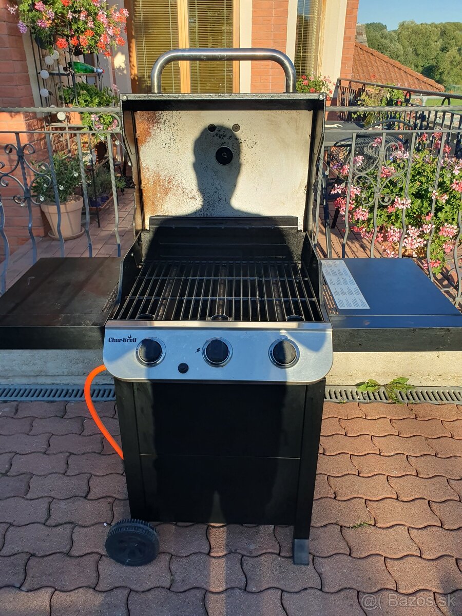 Plynovy gril Char-Broil