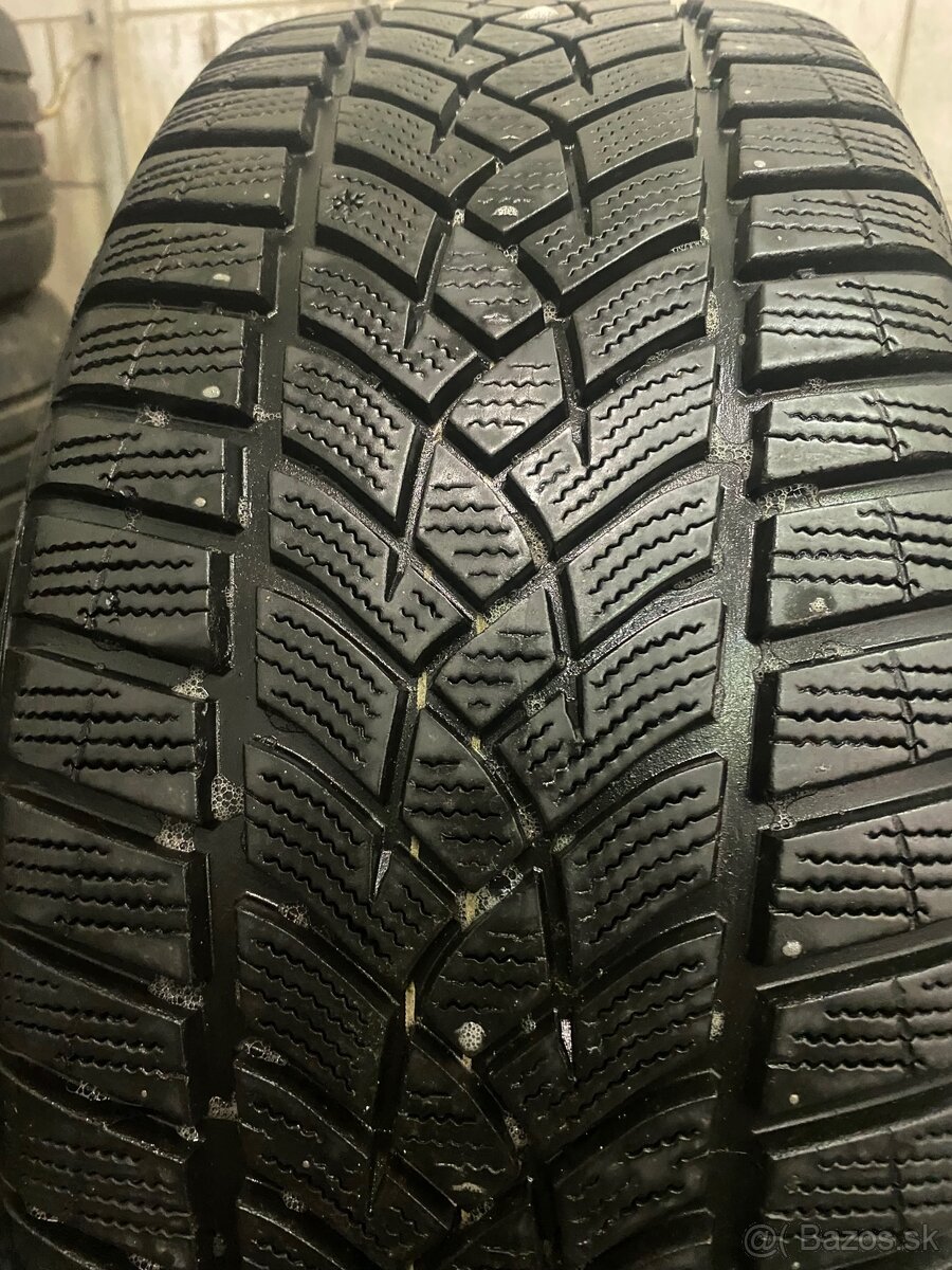 215/50 R17 95V GoodYear UltraGrip Performance zimné