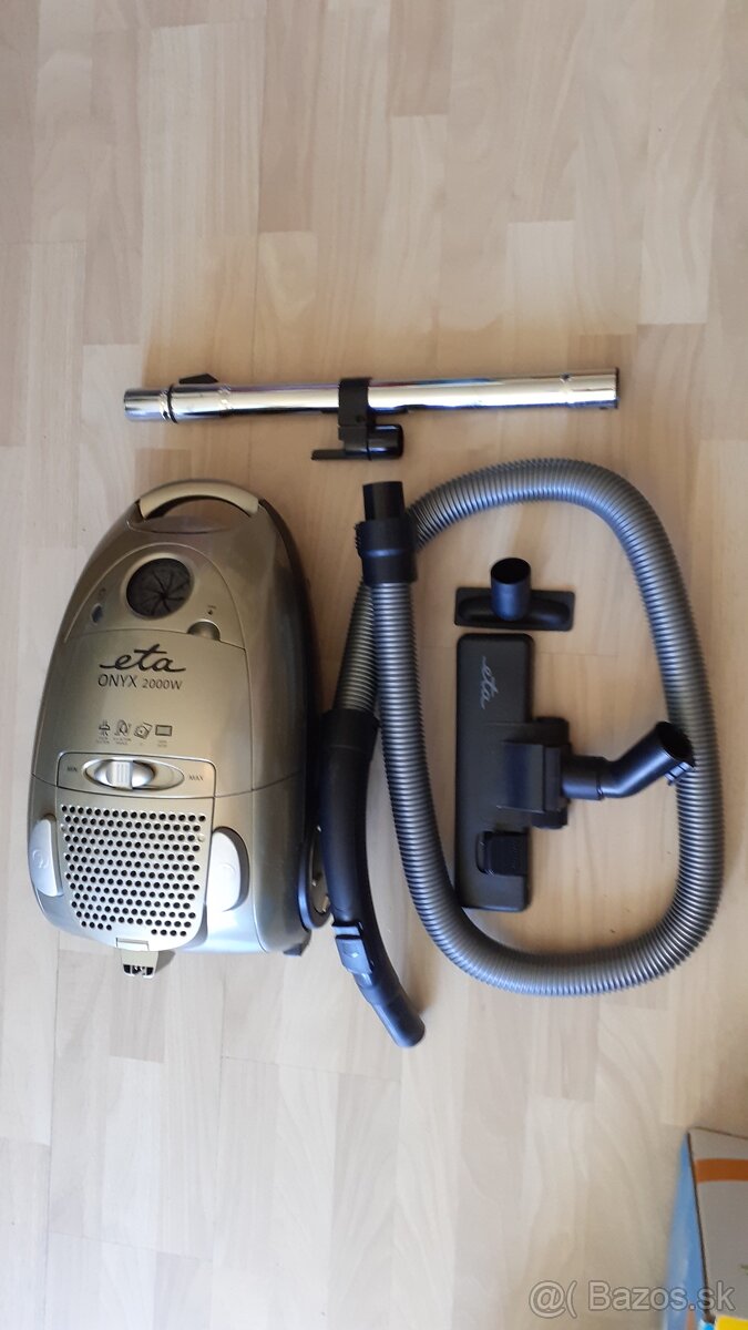 Podlahový vysavač ETA Onyx 0466 90030