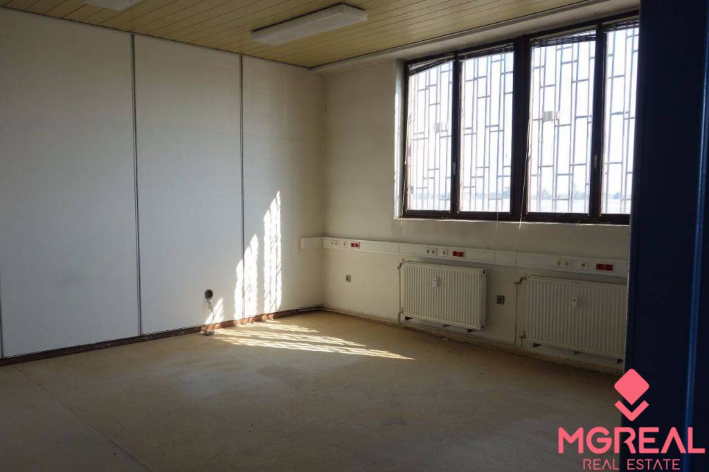 Administratívne priestory 74m2, nízka cena, výhodná poloha, 