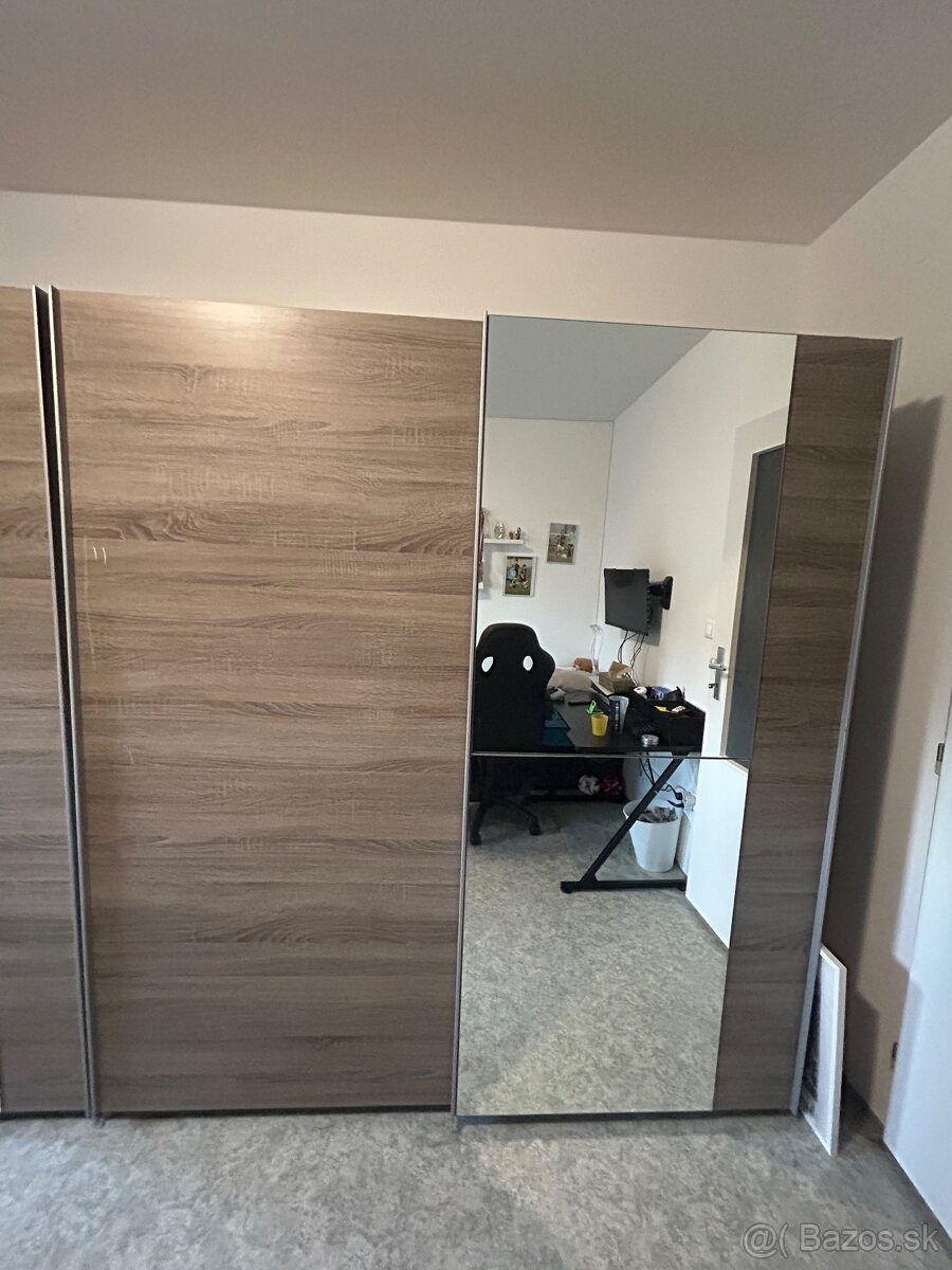 2ks šatníkových skríň