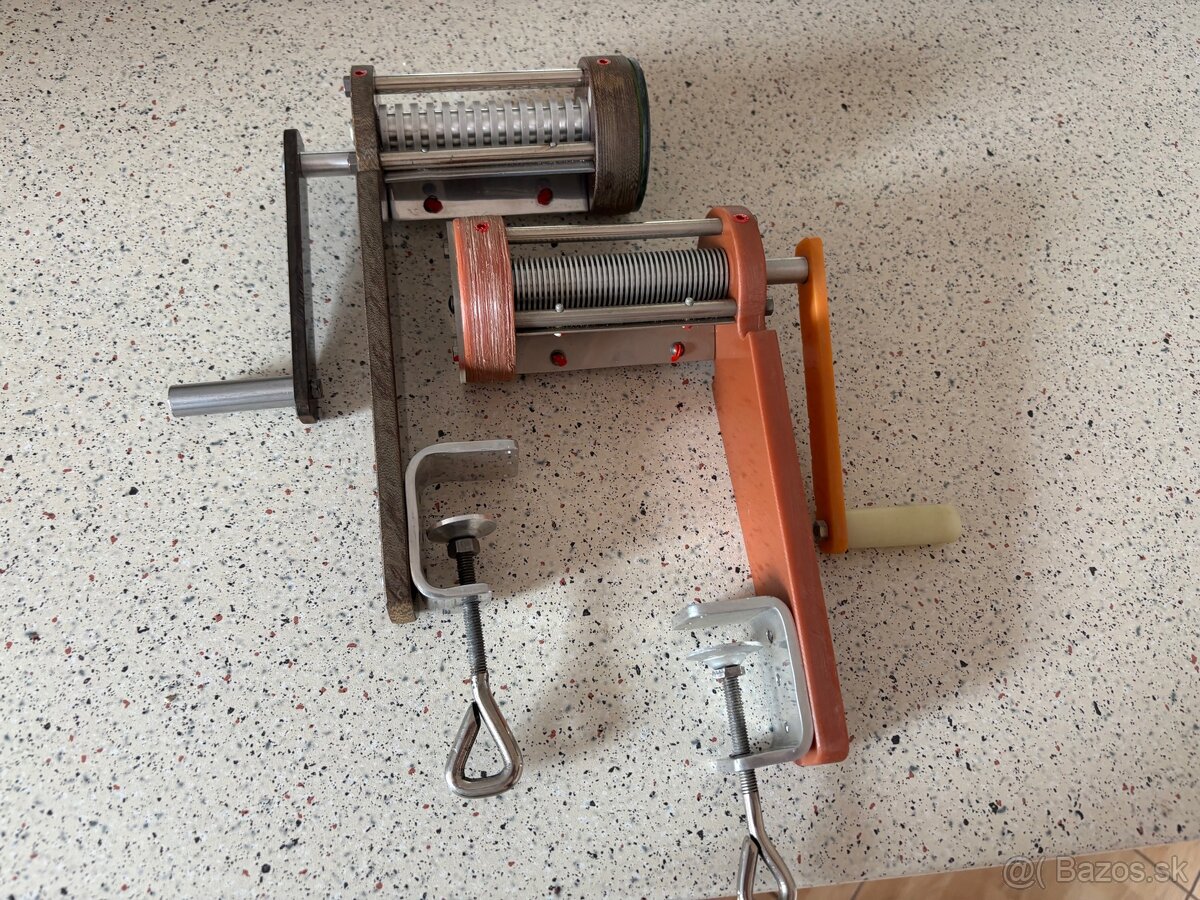 Mlynčeka na krájanie tenkých a hrubých rezancov