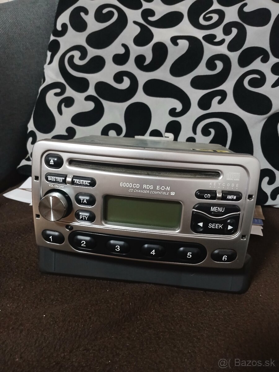 Kupim Autoradio Ford  6000 cd rds  e-o-n