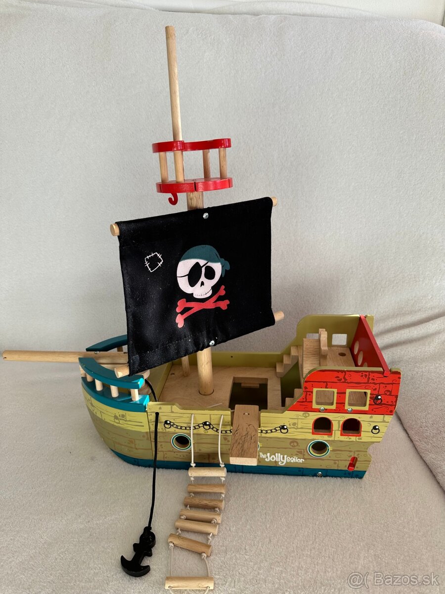 Pirátska drevená loď - drevená hračka
