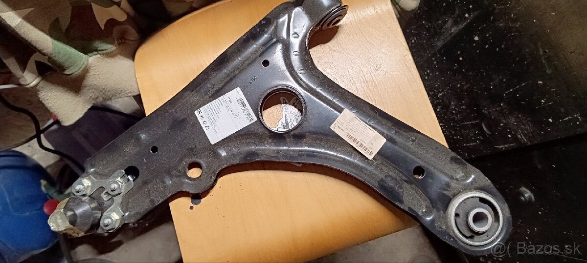 Nove lave predne rameno febi 37186 vw/seat