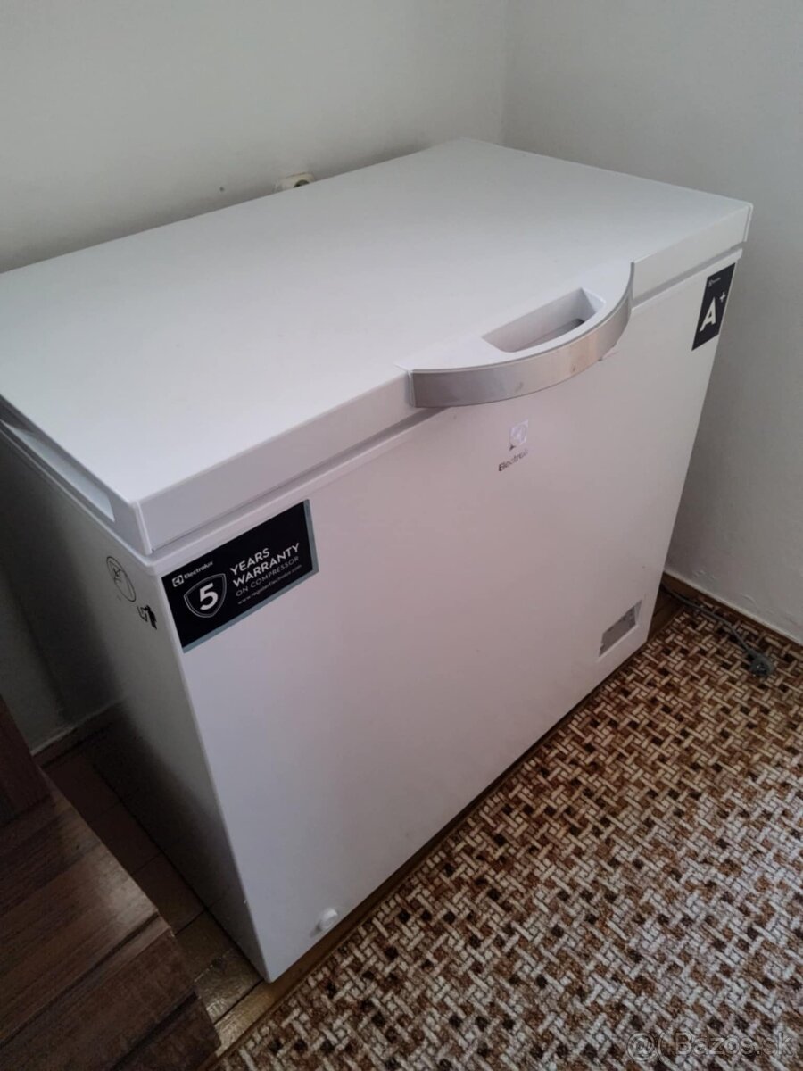 Truhlicová mraznička Electrolux