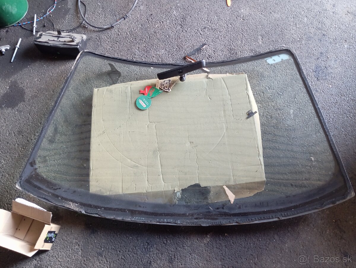 Čelné sklo BMW e46