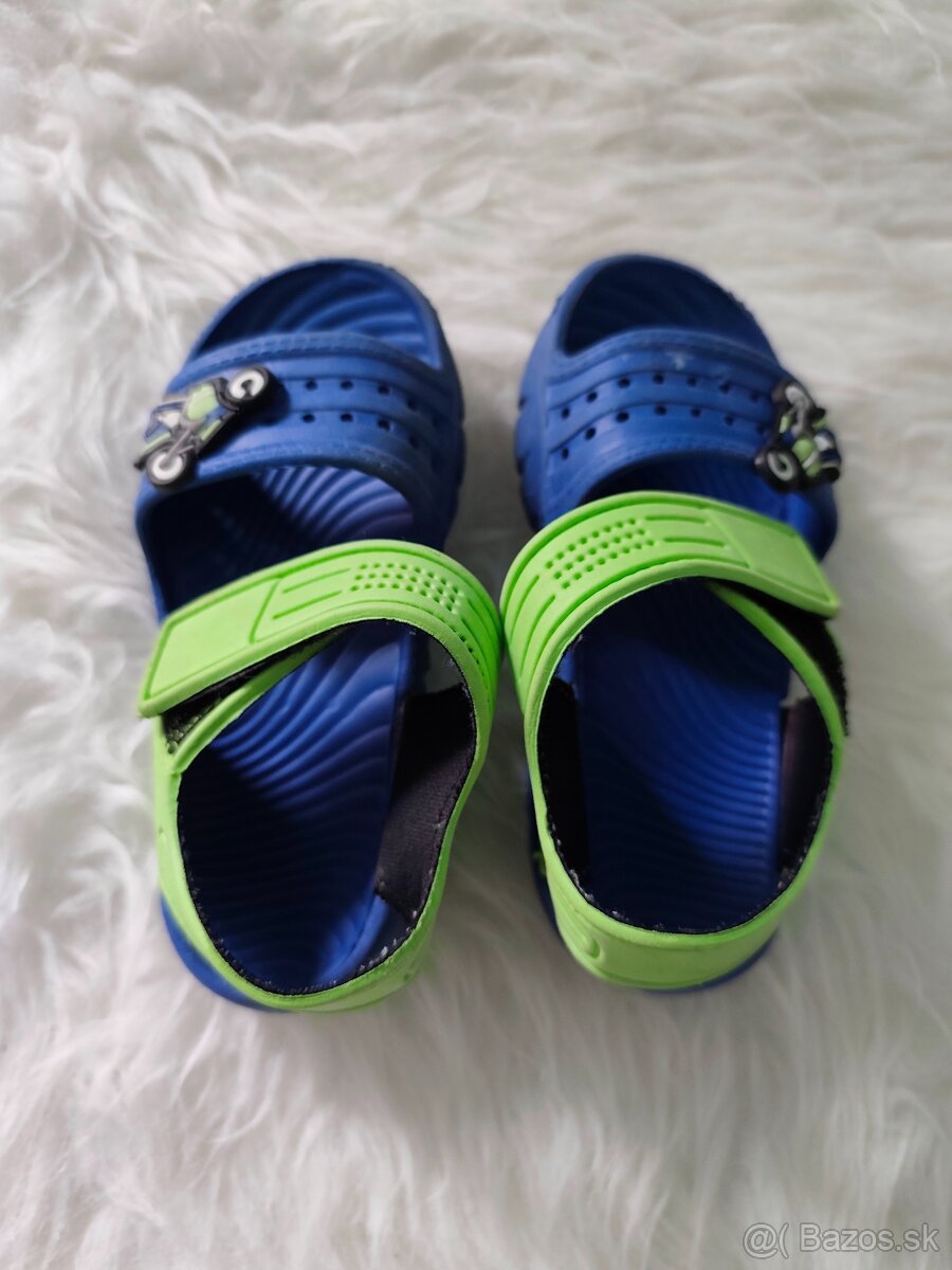 Sandálky, papučky, tenisky