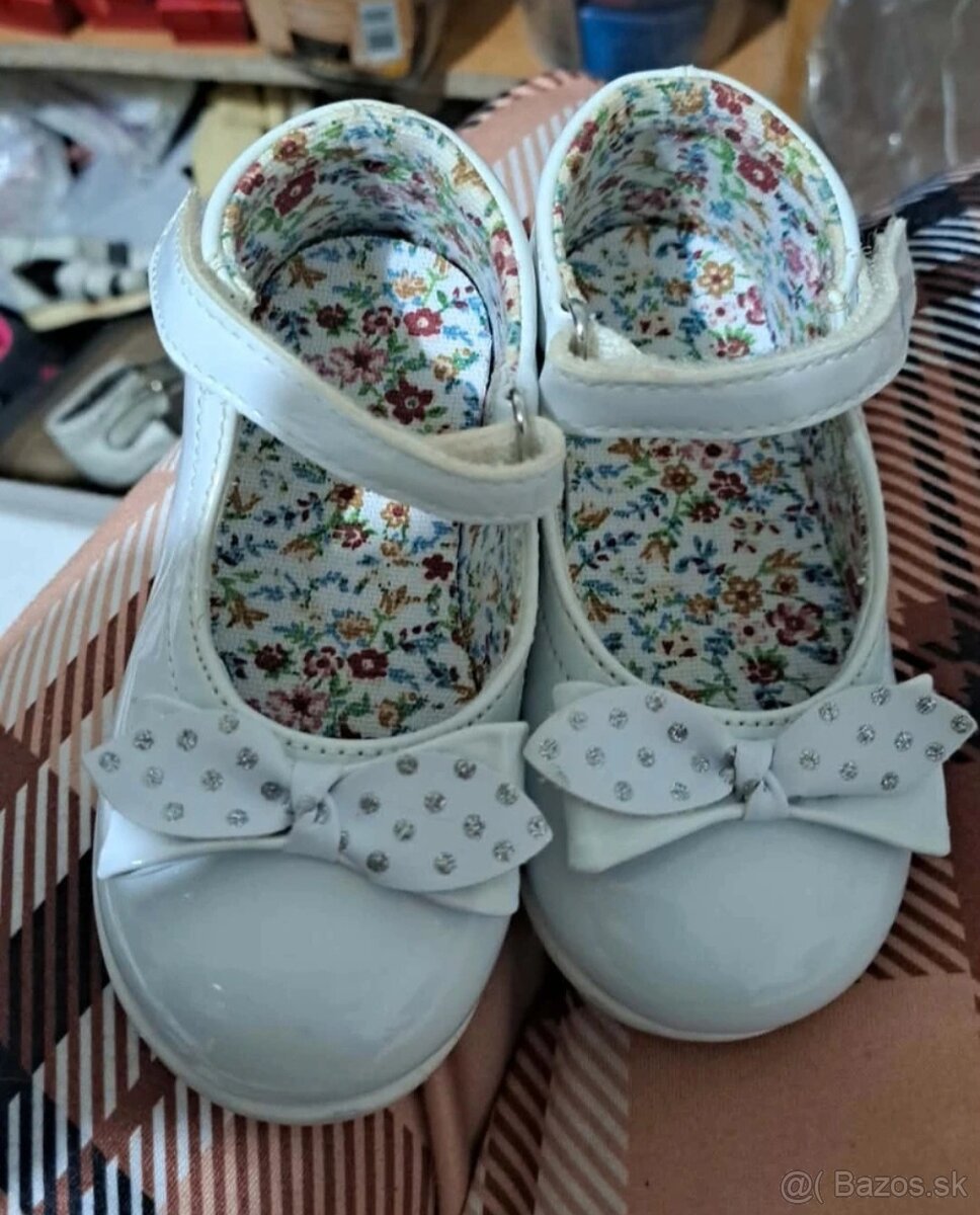 Dievčenské slávnostné topánky