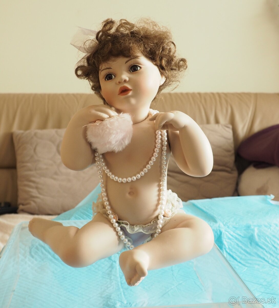 sediaca babika porcelanova