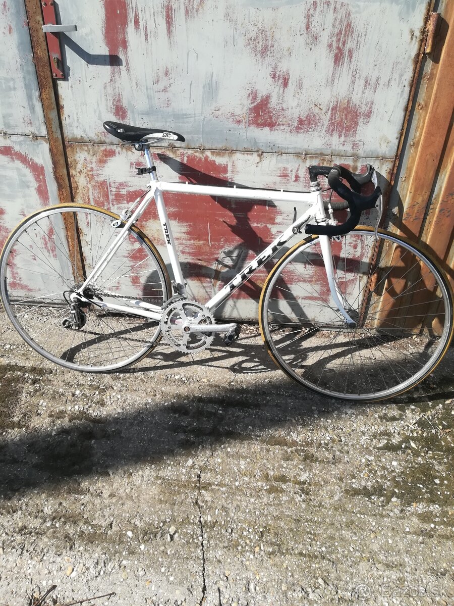 Cestný bicykel TREK