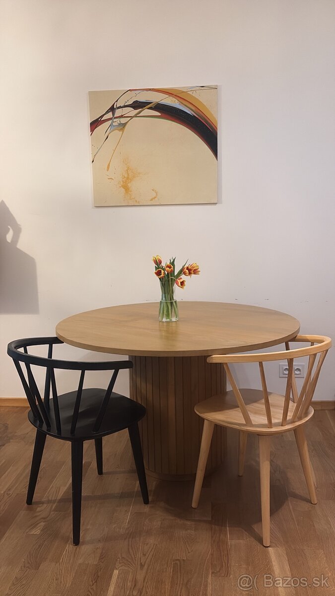 Jedálenský stôl Kave Home
