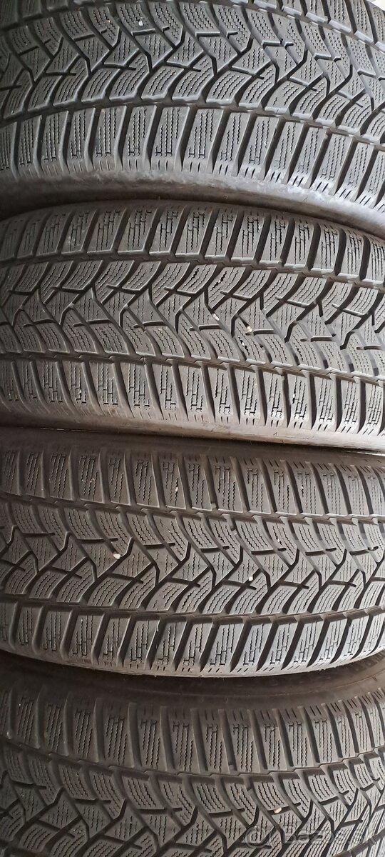 Predám 4ks jazdené zimné 215/55r17-98V Dunlop