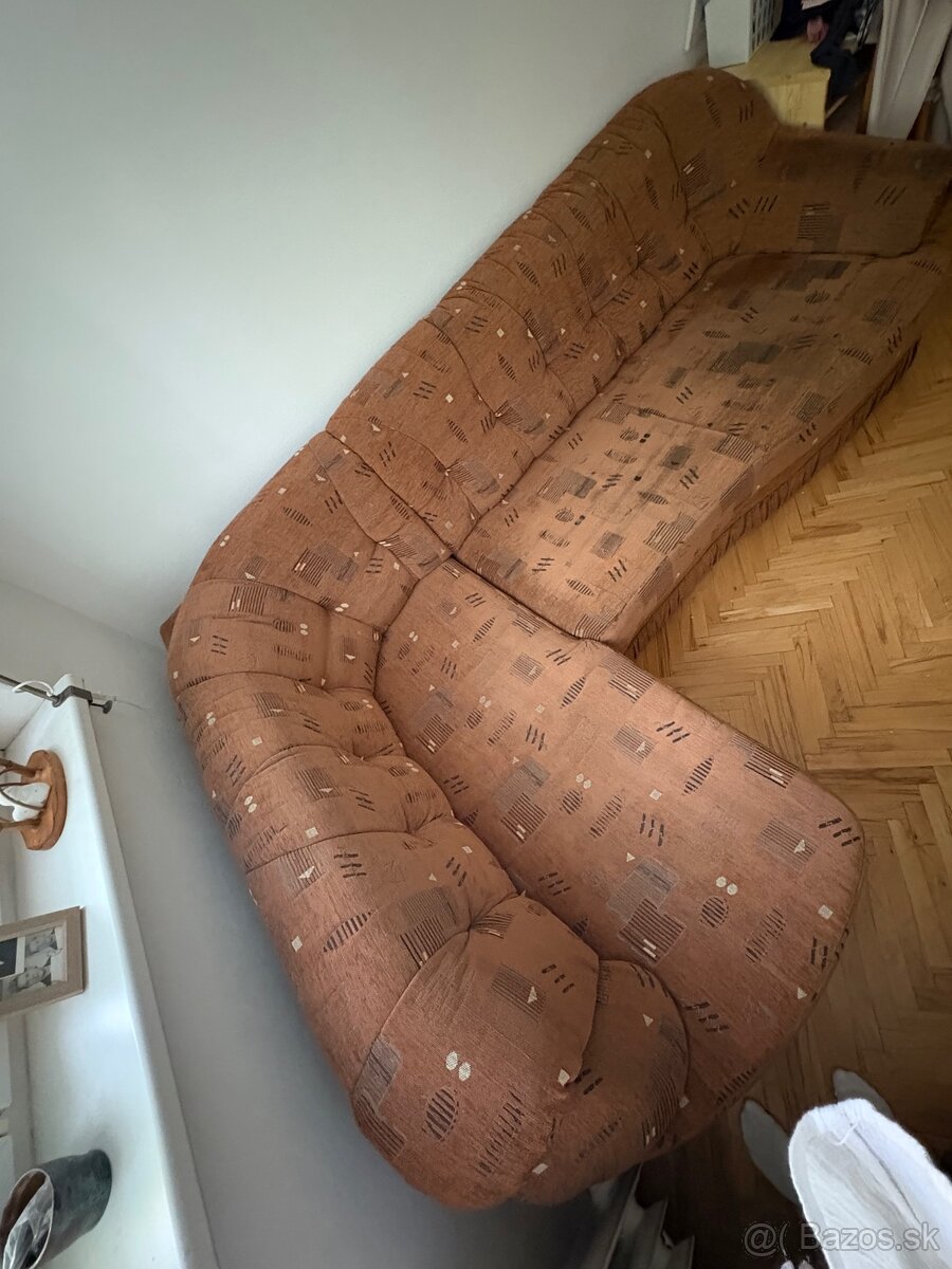 Darujeme rozkladací gauč za odvoz
