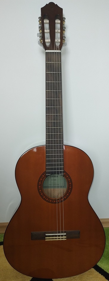predam klasicku 3/4 gitaru Yamaha CS40